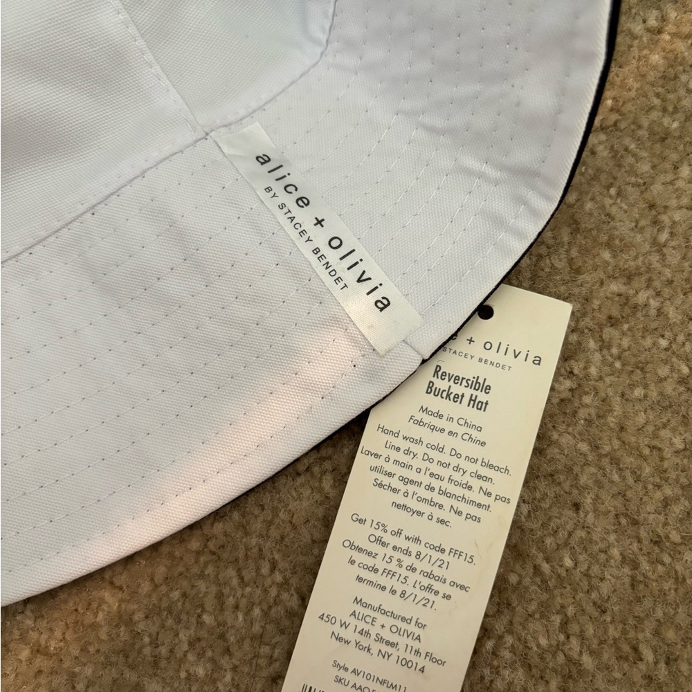NWT ALICE + OLIVIA
Reversible Bucket Hat - Picture 3 of 3